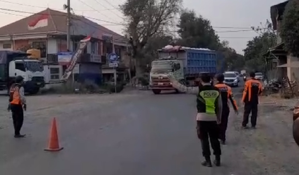 Langkah Nyata Dishub Gresik Jaga Ritme Kota: Dari Penyekatan Truk Sidayu hingga Sosialisasi e-Tilang