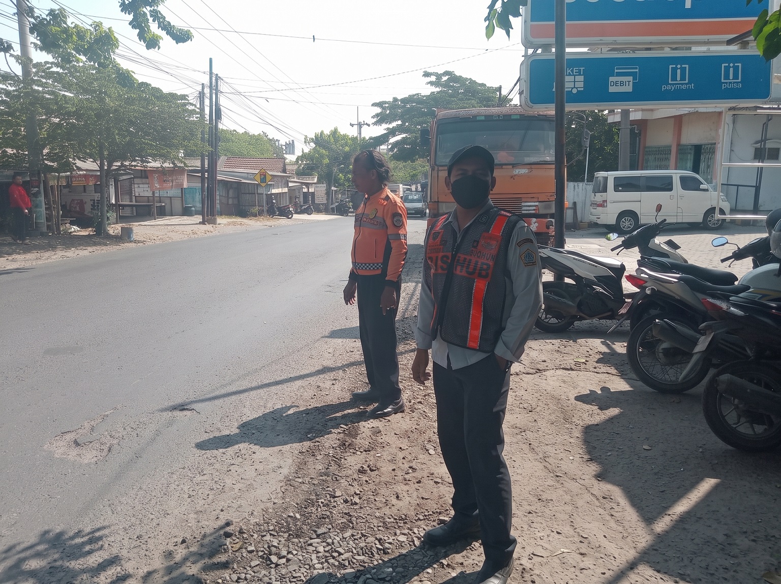 Akselerasi Pengawasan Jalur Logistik Sidayu, Penertiban Parkir Liar, dan Digitalisasi Uji Kelaikan Armada di Gresik